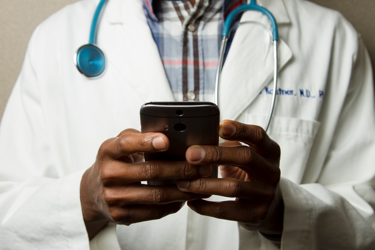 Dashboard mockup and doctor mobile app showcase